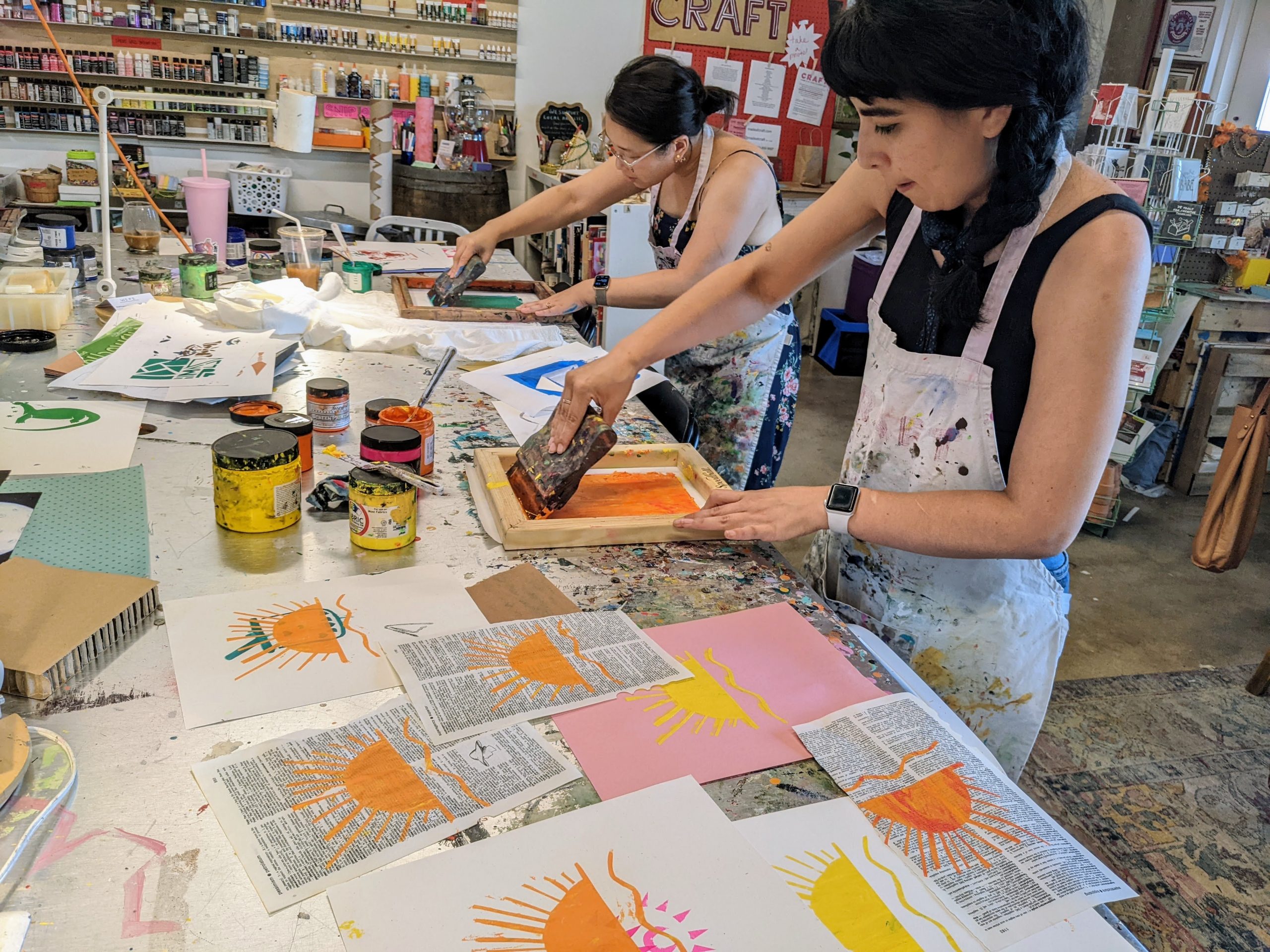 two people screenprinting